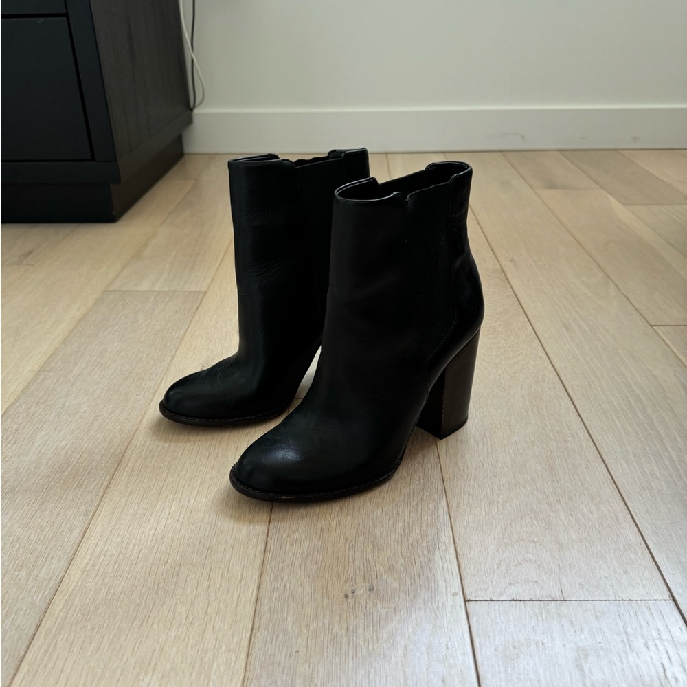 Women’s black boots